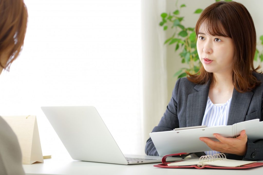 復職前に上司や人事担当者と面談を行う