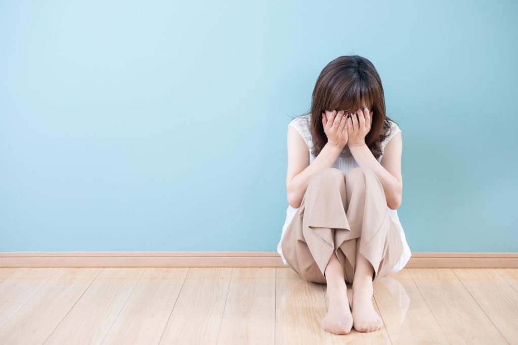 適応障害で涙が止まらない理由と対処法｜原因からセルフケアまで解説