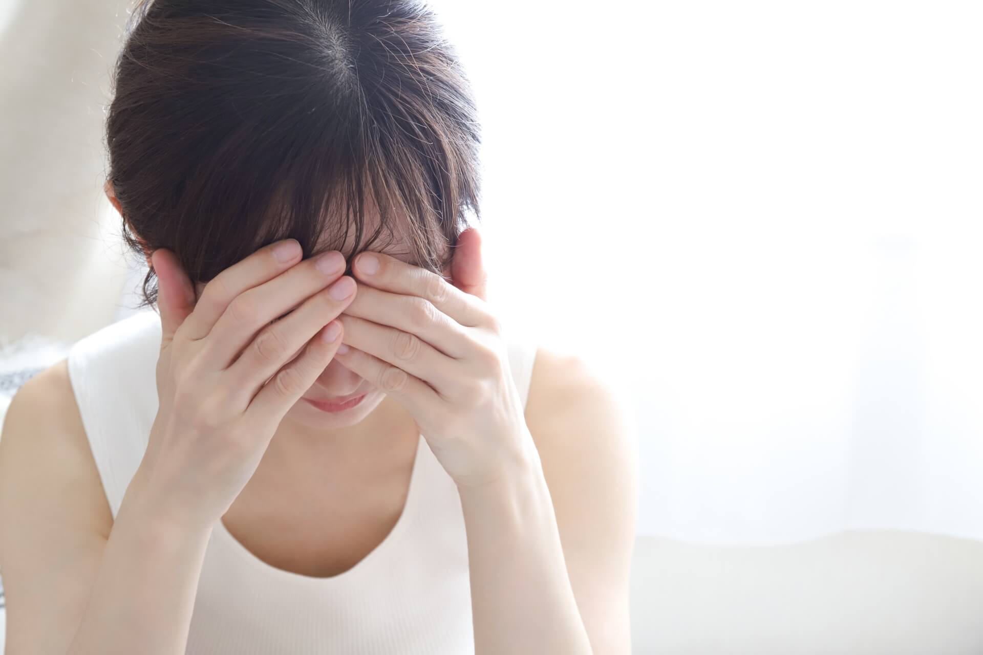 うつ病の原因とは？主なサインや4つの対処法、受診の目安を解説